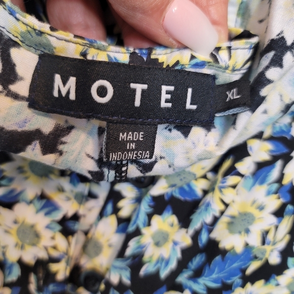 MOTEL FLORAL SHORT SLEEVE BUTTON DOWN RUFFLES ROMPER WOMENS SIZE XL - Picture 15 of 16